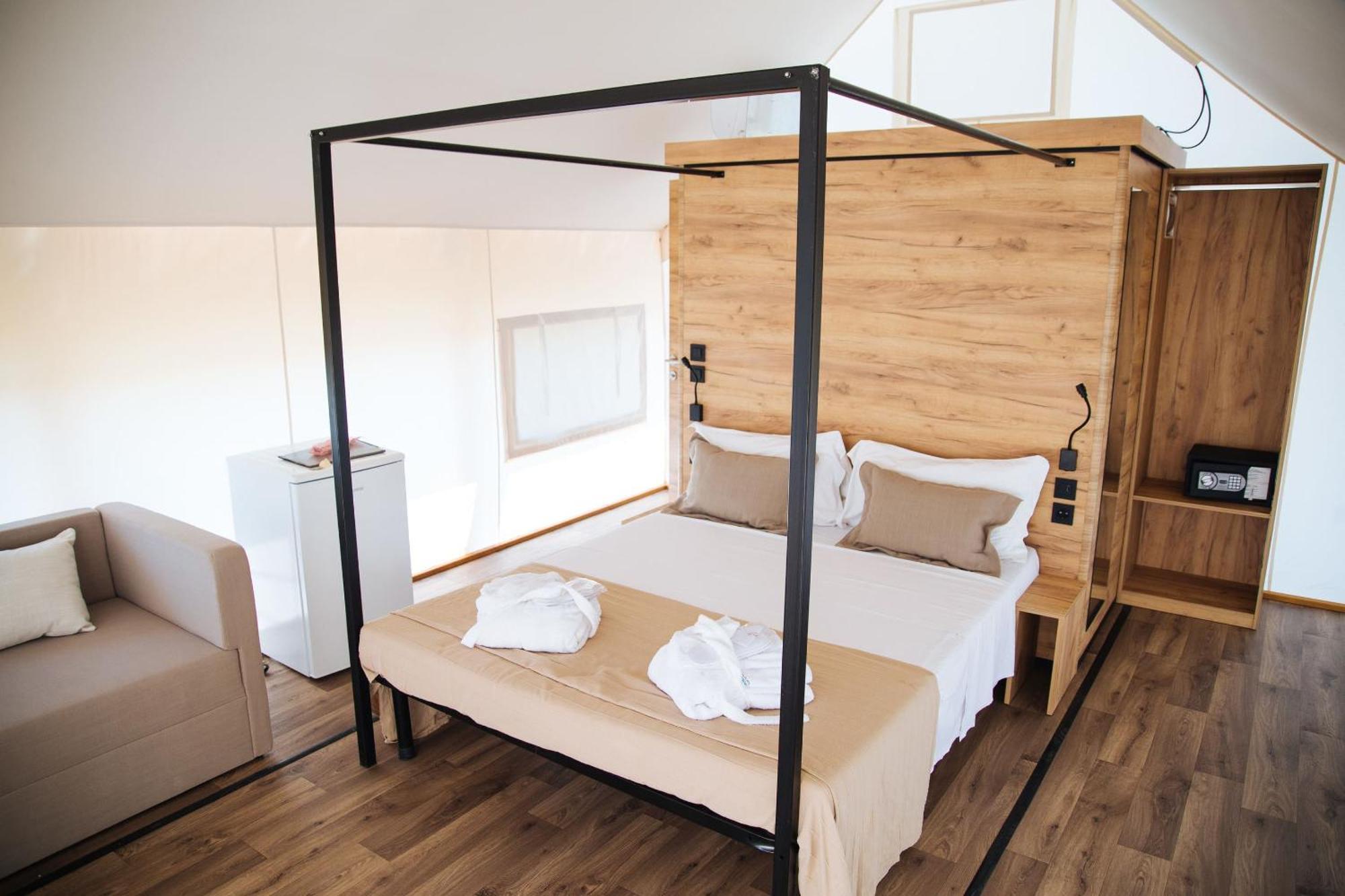 קסטל וולטורנו Nabi Resort Glamping & Spa מראה חיצוני תמונה